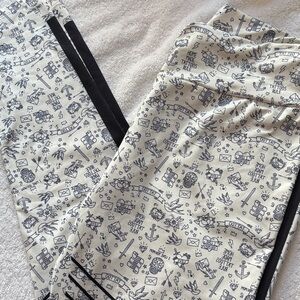 Women's Patterned Leggings in Black and White